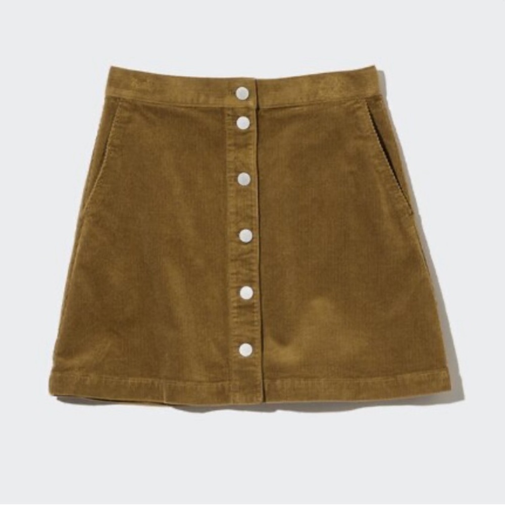 Uniqlo corduroy mini skirt with silver buttons and pockets super cute size 2